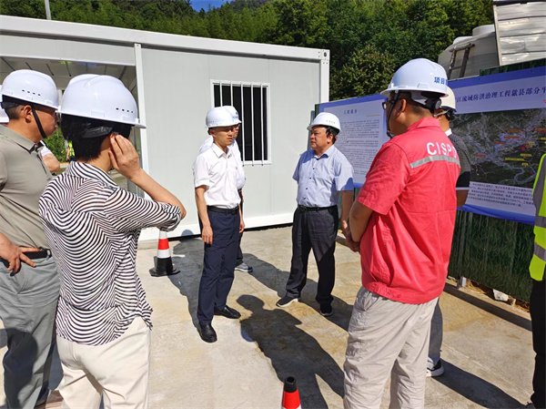 5月29日，洪董，張總陪同紀檢委謝書記一行調研防洪工程項目.jpg