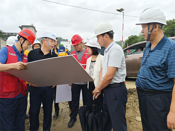 9月19日，江市長(zhǎng)調(diào)研歙縣段防洪治理項(xiàng)目。.jpg