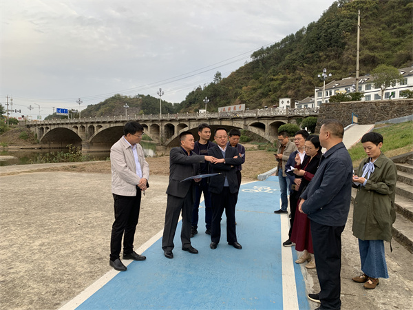 10月25日，縣委書記汪凱調(diào)研豐樂河濱江公園項目.jpg